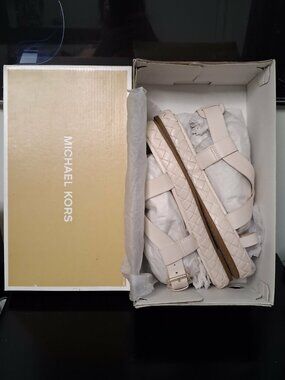 Michael Kors Bernadette Light Cream Genuine Leather Sandals - Brand New in Box